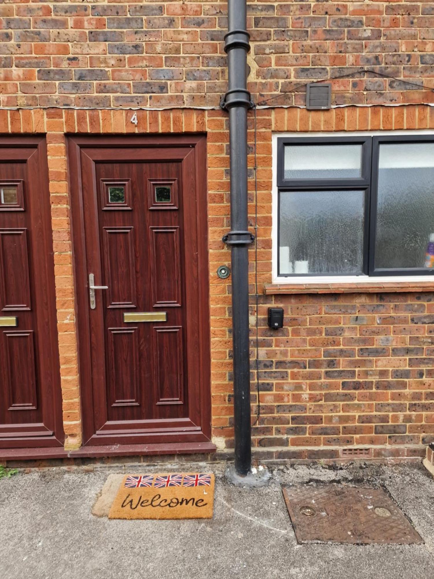 Millmead Apartment In Central Guildford With Parking Ngoại thất bức ảnh